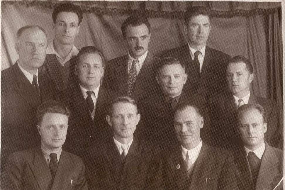Некролог Николаю Яковлевичу Шатилину Шатилин Н. Я. второй слева во втором ряду