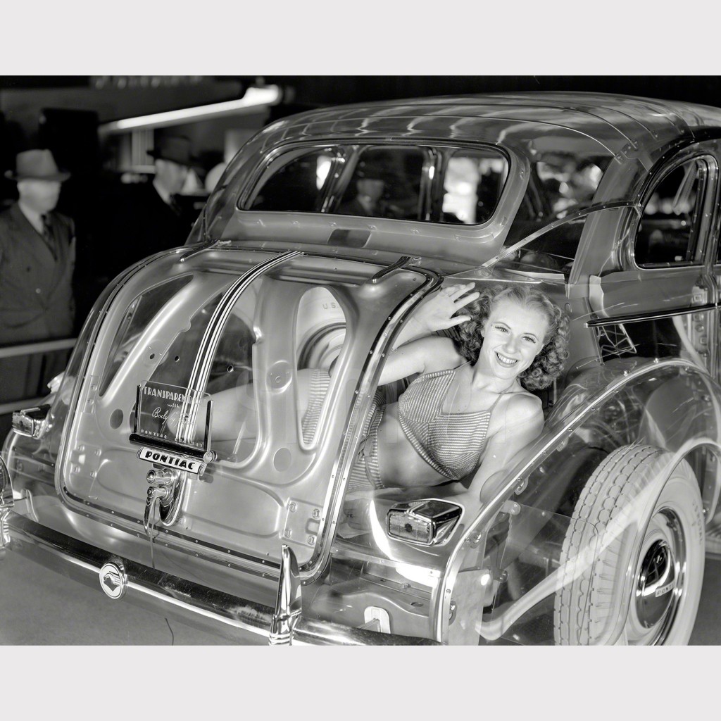 Привидение с мотором: Pontiac Plexiglas Deluxe Six "Ghost Car" (1939) Привидение с мотором: Pontiac Plexiglas Deluxe Six "Ghost Car" (1939)