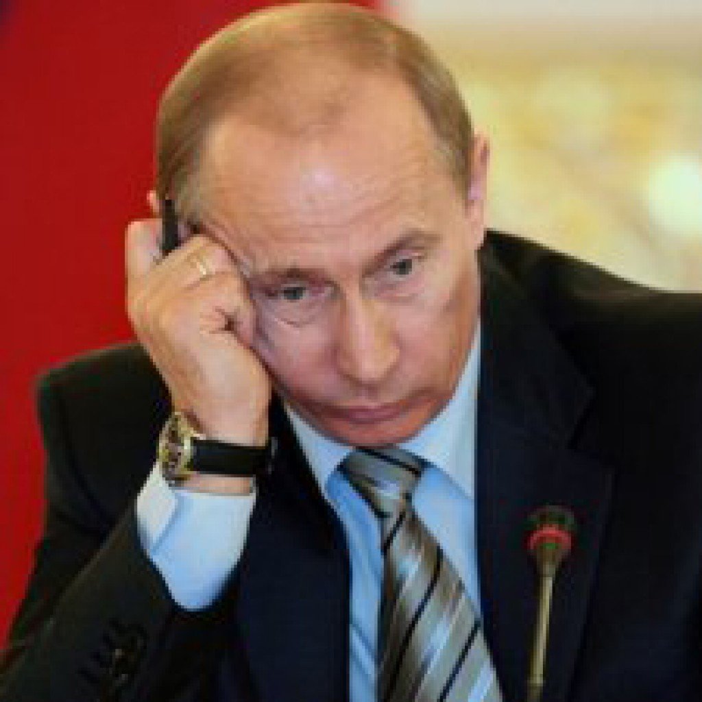 Путин - это посредственность, которая чувствует себя спасителем отечества Путин - это посредственность, которая чувствует себя спасителем отечества