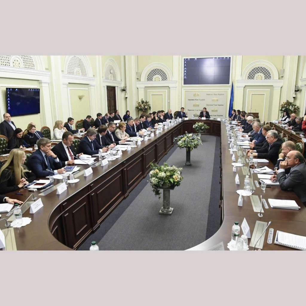 Кабмин планирует вернуть Крым и ОРДЛО до 2020 года