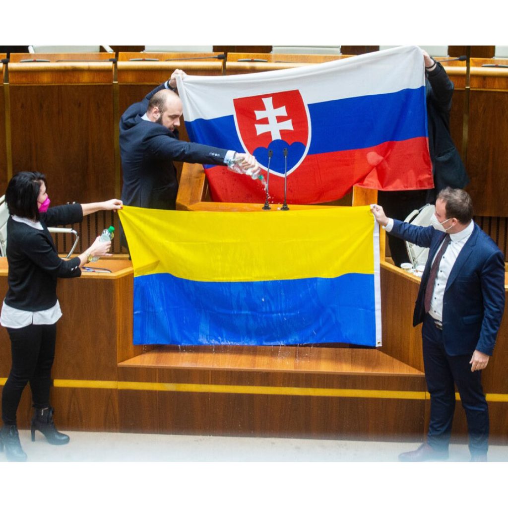 Російсько-українська війна у стінах парламенту Словаччини Російсько-українська війна у стінах парламенту Словаччини