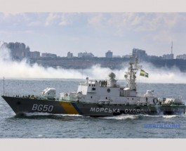 Российский пограничный корабль протаранил украинский буксир в Азовском море