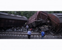Взрыв на железной дороге в Одессе: три вагона поезда сошли с рельс