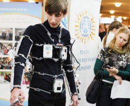Экзоскелет для бабушки: киевлянин создал костюм для реабилитации конечностей
