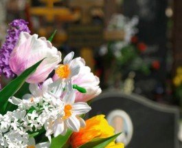 Гробки: Правила и традиции поминовения