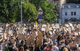 Картонковий Майдан Лише Бере Паузу