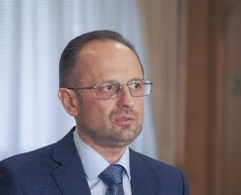 Роман Безсмертный: Зеленский пережимает пружину, которая его выбросит